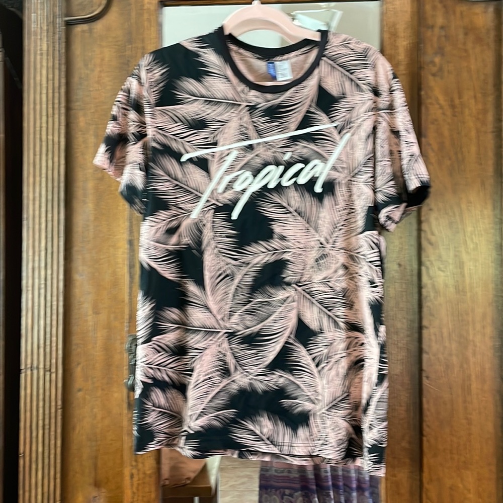 H&M Divided Men’s Tropical Tee NWOT S